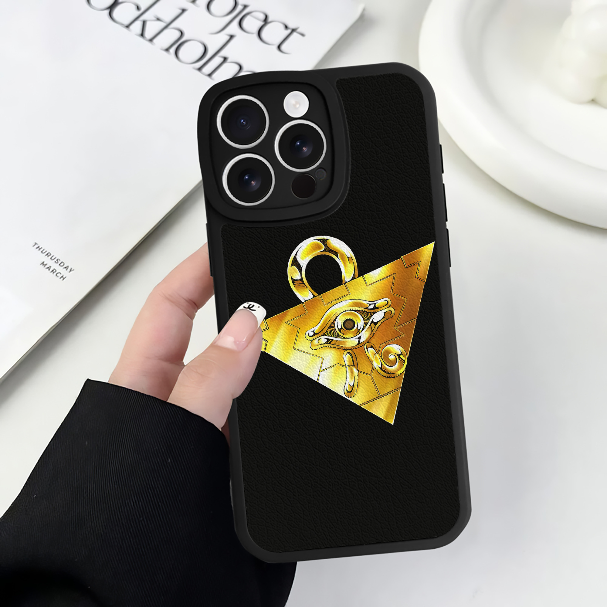 遊☆戯☆王 Yu-Gi-Oh! 【iPhone 16シリーズ対応】シリコンスマホケース（レザー調） 材質：シリコン